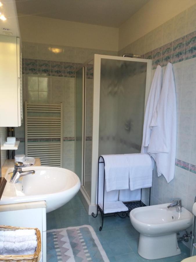 Casa Intignano - Camera Con Bagno E Portico Vista Lago トレメッツォ エクステリア 写真