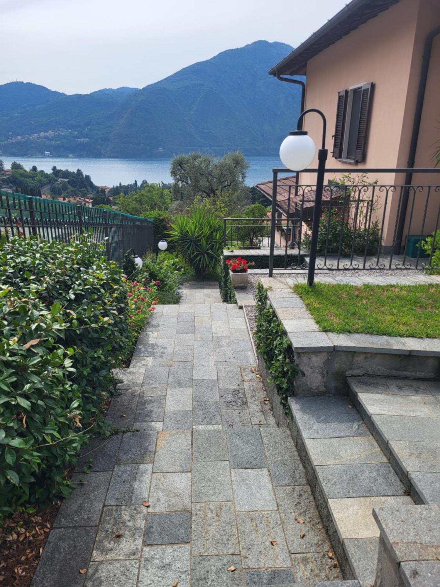 Casa Intignano - Camera Con Bagno E Portico Vista Lago トレメッツォ エクステリア 写真